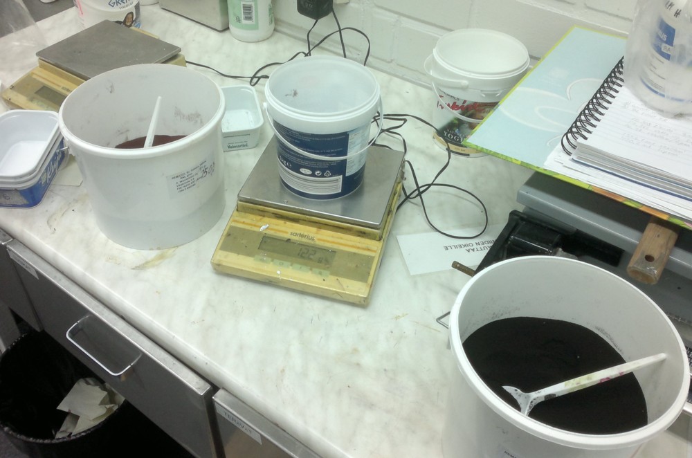 Värien mittausta grammavaa'alla.