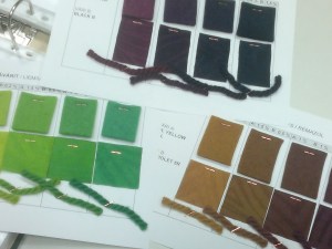 Muutama esimerkki kansiosta yhdistelmävärit villassa, väripitoisuus 2 %.