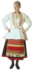 Kivennavan naisen äyrämöispuku (kuvan lähde: www.kansallispuvut.fi)