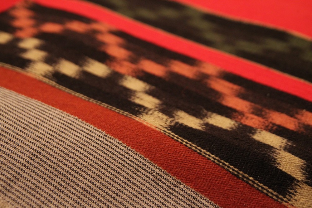 Etelä-Pohjanmaan naisen kansallispuku, käsinkudottu parkkumi, flammu, peräseinäjoen naisen kansallispuku