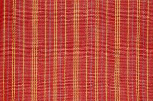 Tarkistamattoman Vehkalahden esiliinan kangasta ihmiselle, kuva Jenni Koskela.