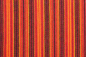 Tarkistamattoman Vehkalahden hameen kangsta ihmiselle, kuva Jenni Koskela.