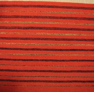 Akaan miehen liivikankaan kokeiluja.