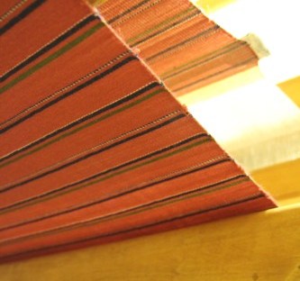 Hämeen miehen kansallispuku, käsinkudottu liivikangas