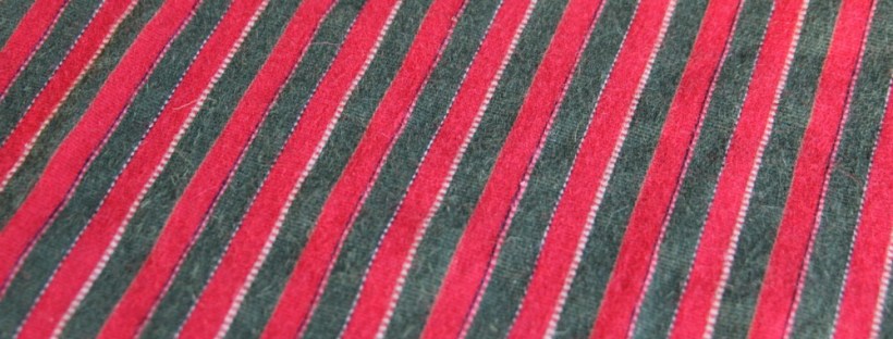 Vihdin miehen kansallispuku, käsinkudottu liivikangas