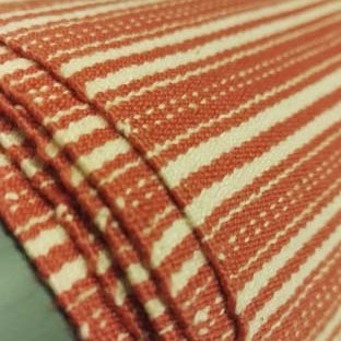 Seiskarin tarkistettu kansallispuku, esiliina, käsinkudottu, polle