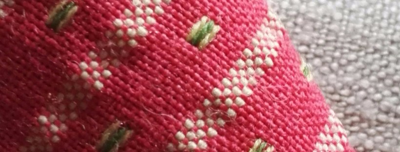 Uskelan kansallispuvun liivikangas, käsinkudottu