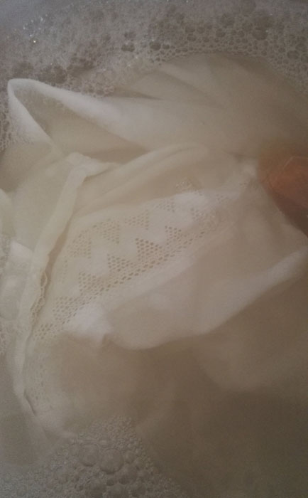 kansallispuku, kaukola, paita, keittovalkaisu