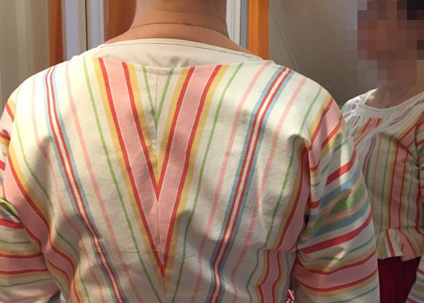 Pielisen-Karjalan kansallispuvun paita valmistettiin mittatilauksena Lajulan kangastuvalla.