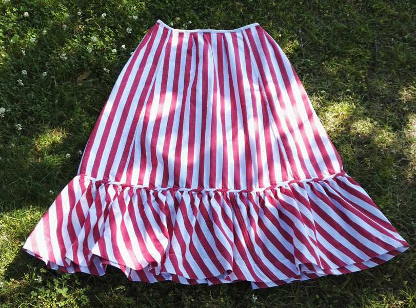 Pielisen-Karjalan kansallispuvun alushame ommeltiin Lajulan kangastuvalla.