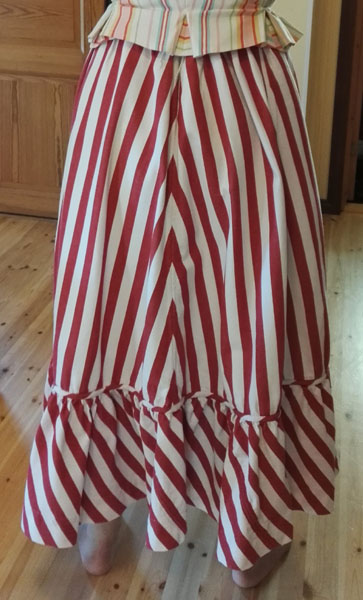 Pielisen-Karjalan kansallispuvun alushame ommeltiin Lajulan kangastuvalla.