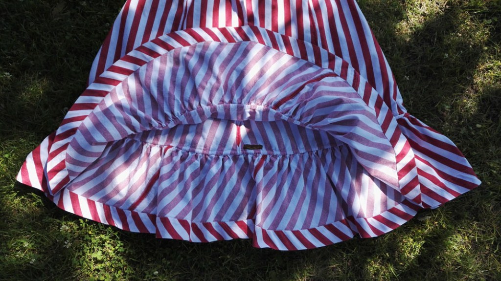 Pielisen-Karjalan kansallispuvun alushame ommeltiin Kuopion seudun kansallispuvun alushameen mukaisesti.