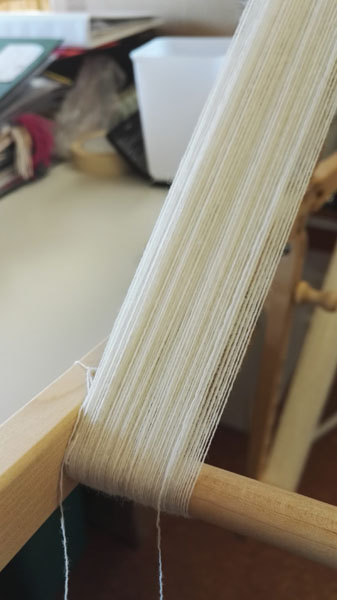 Lanka vyyhdetään kartioilta.