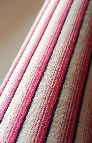 Kuopion seudun kansallispuvun hamekangasta.