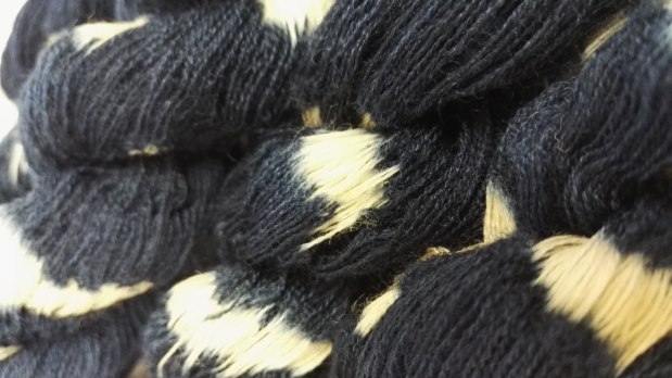 Somero kansallispuku hamekangas flammulanka ikatlanka värjäys