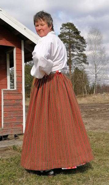 vihdin kansallispuku hame