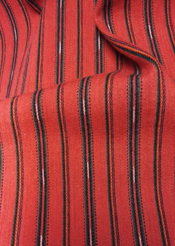 Säkylän naisen kansallispuvun liivikangasta.